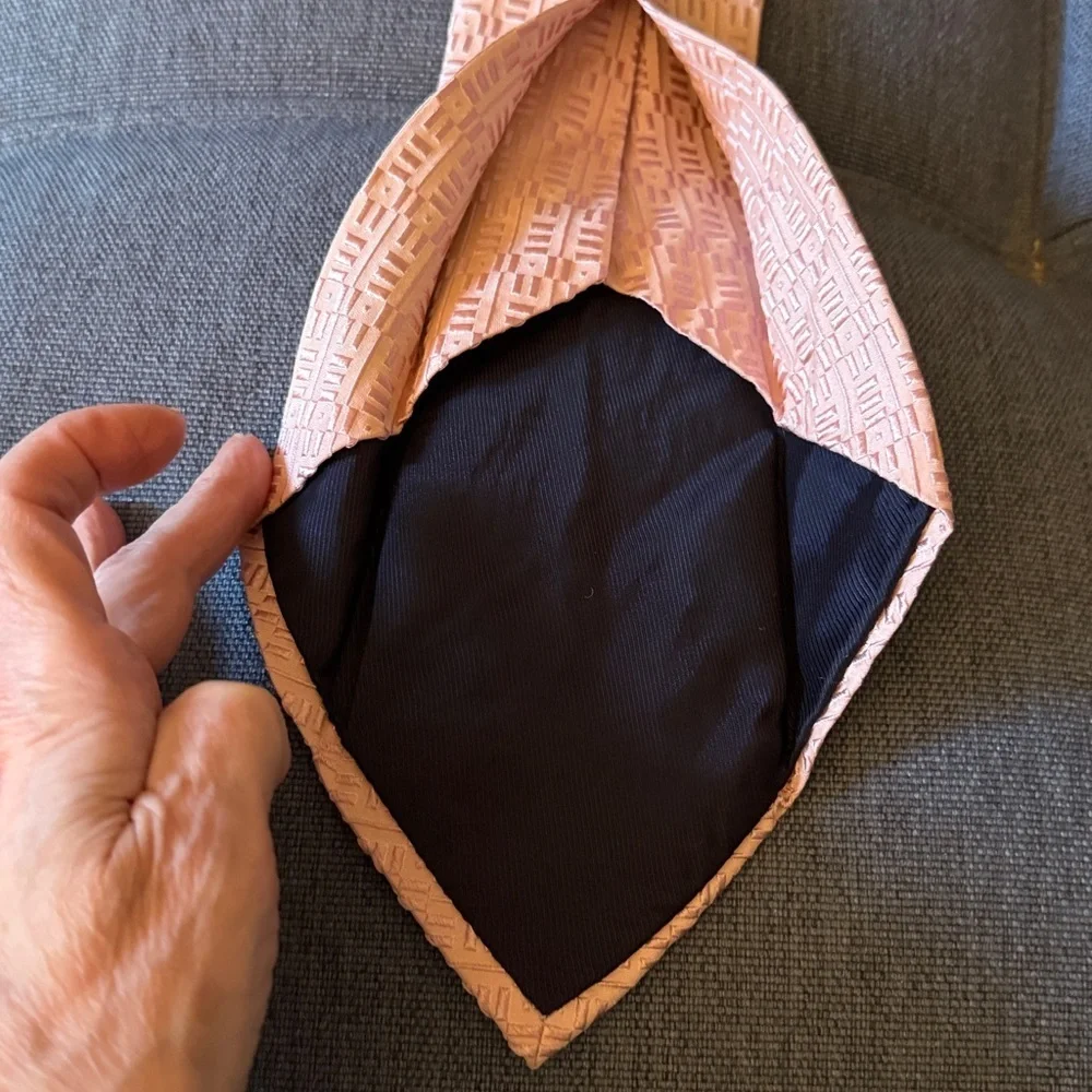 NWOT Domenics Vacca Silk Woven Seven Fold Handmade Necktie. Peach Color.